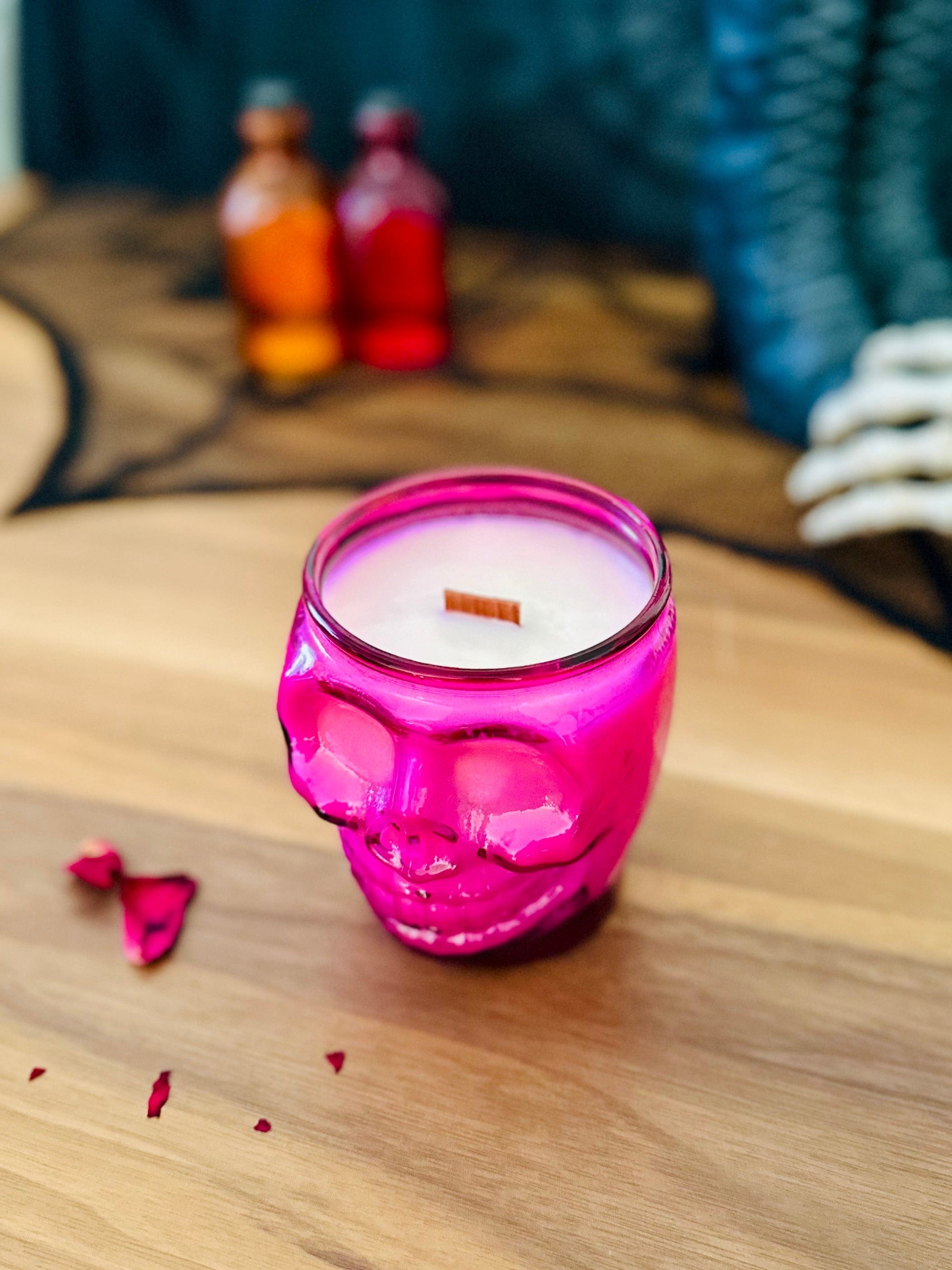 You’re not afraid to be the boldest in the room. Neither is she.
The hot pink skull is here to slay — and slay she shall.