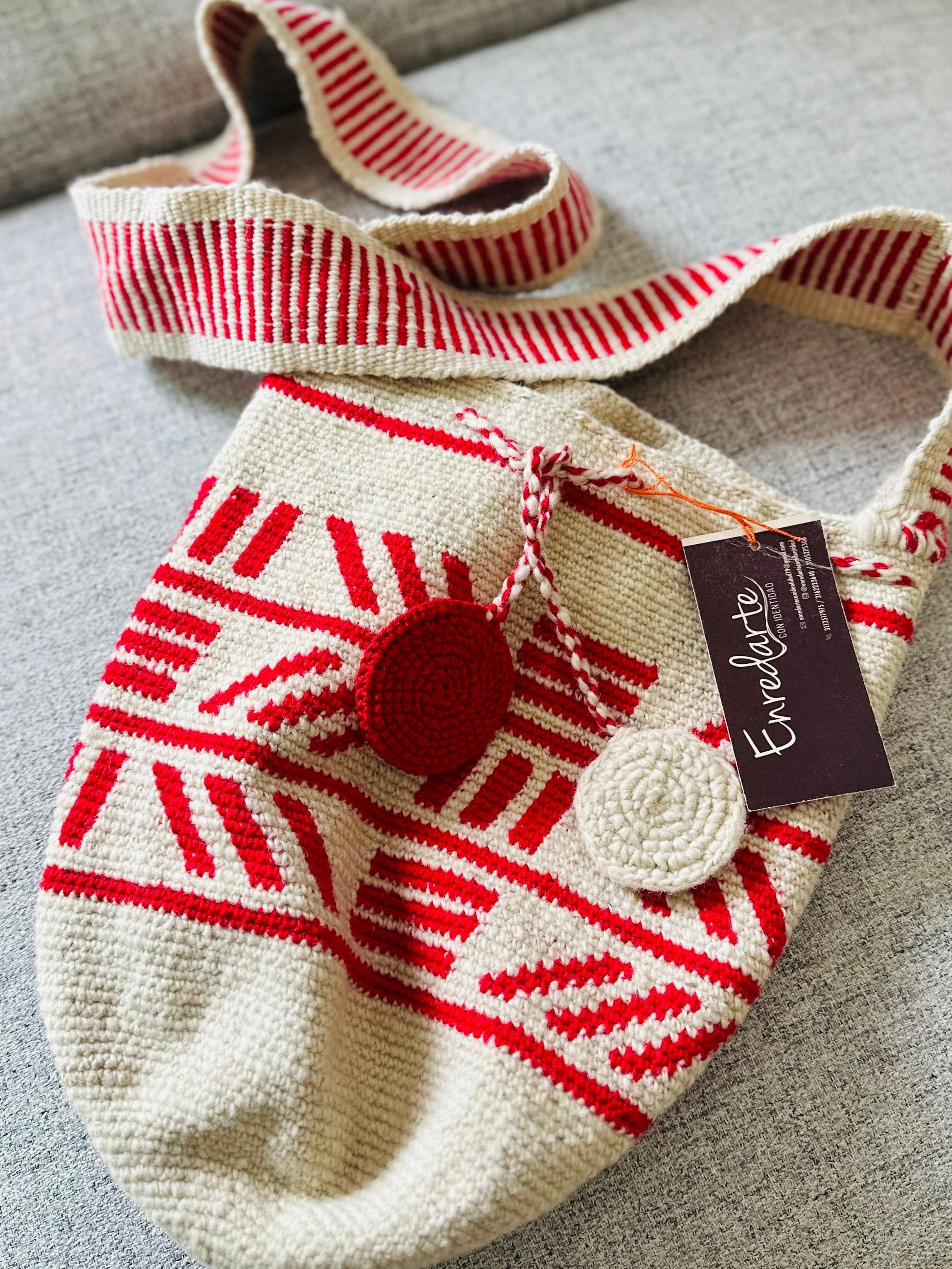 CodeSpa The Converse Crossbody Bag, handmade with Hilo, Lana, and Fique fibers, embodies the tradition of indigenous storytelling