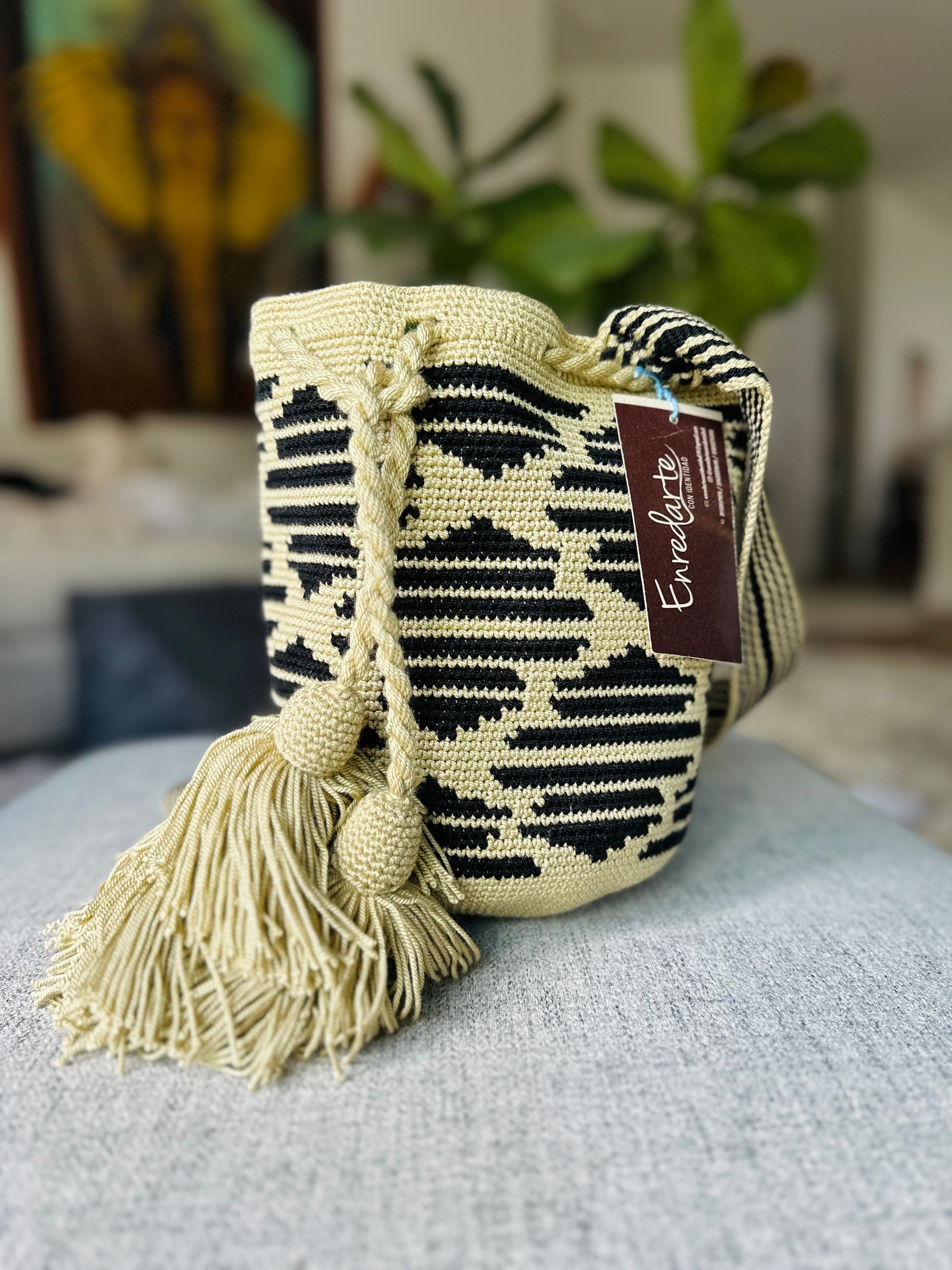 Tambalguarí Crossbody Bag showcases a unique spiral design, symbolizing the Misak worldview, blending indigenous wisdom and style