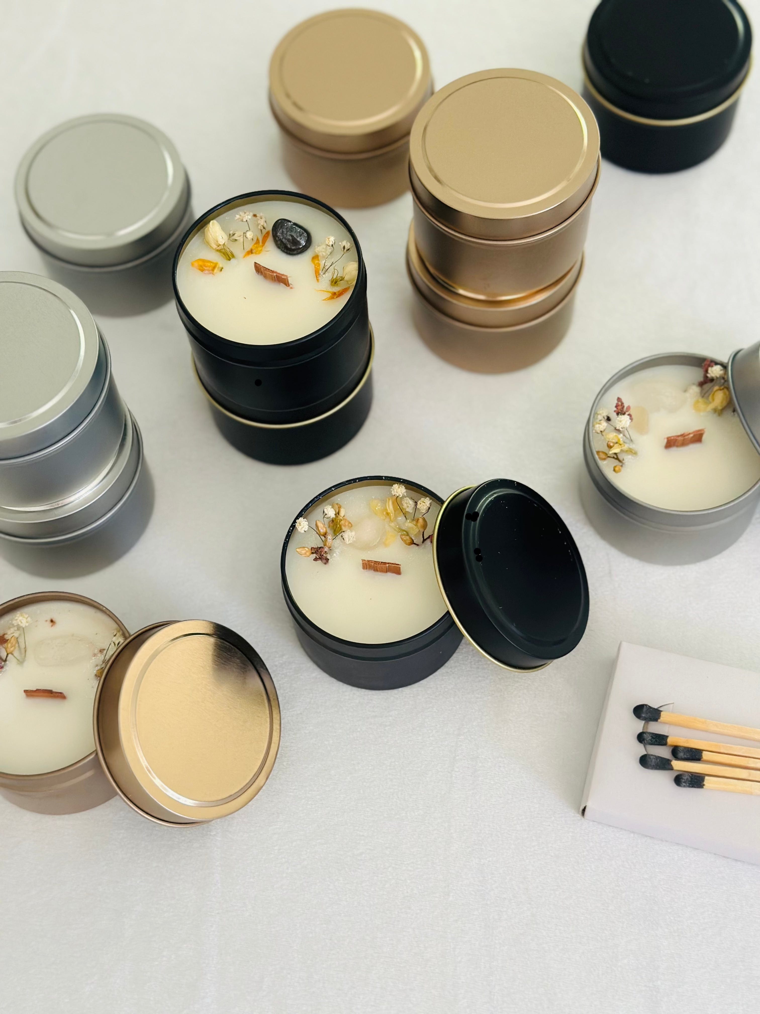 Mini crystal candle topped with dried flowers, perfect for grounding and relaxation with a long-lasting, aromatic burn