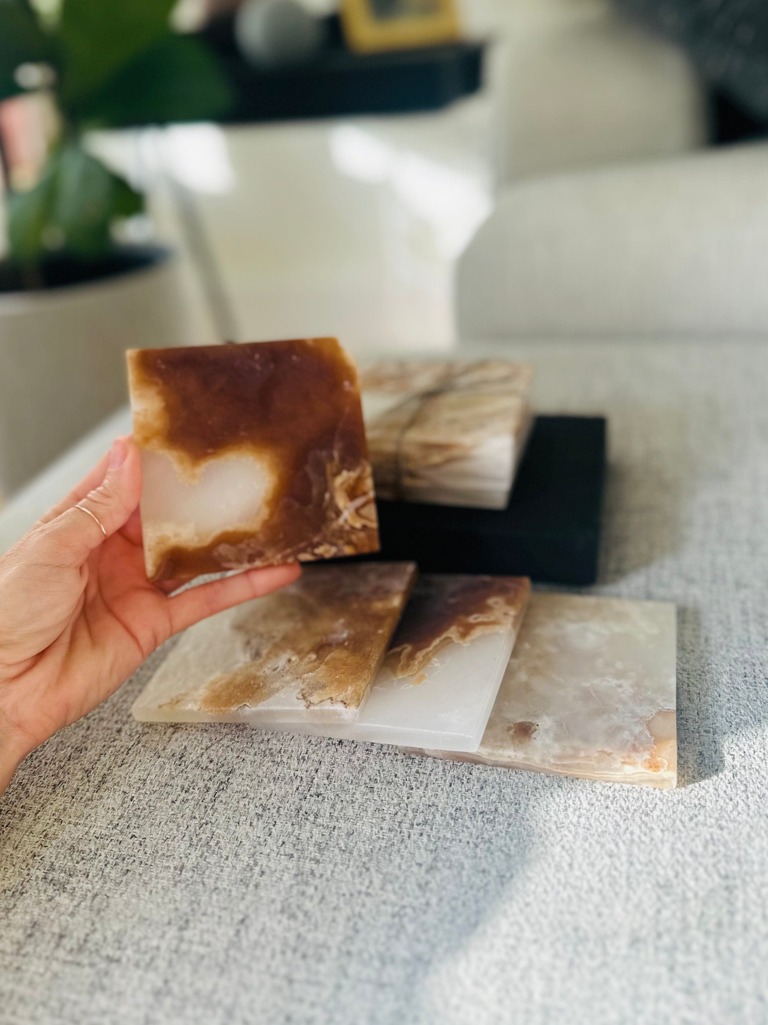 Elegant Onyx Crystal Coasters, perfect for everyday use or special occasions, combining functionality and natural beauty in every piece