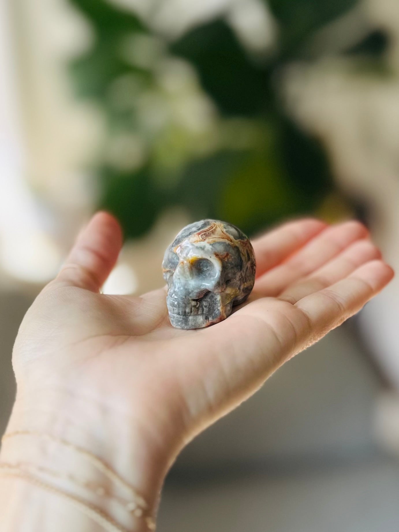 agate crystal skull for stability and grounding, with intricate bands of color promoting emotional balance and inner security