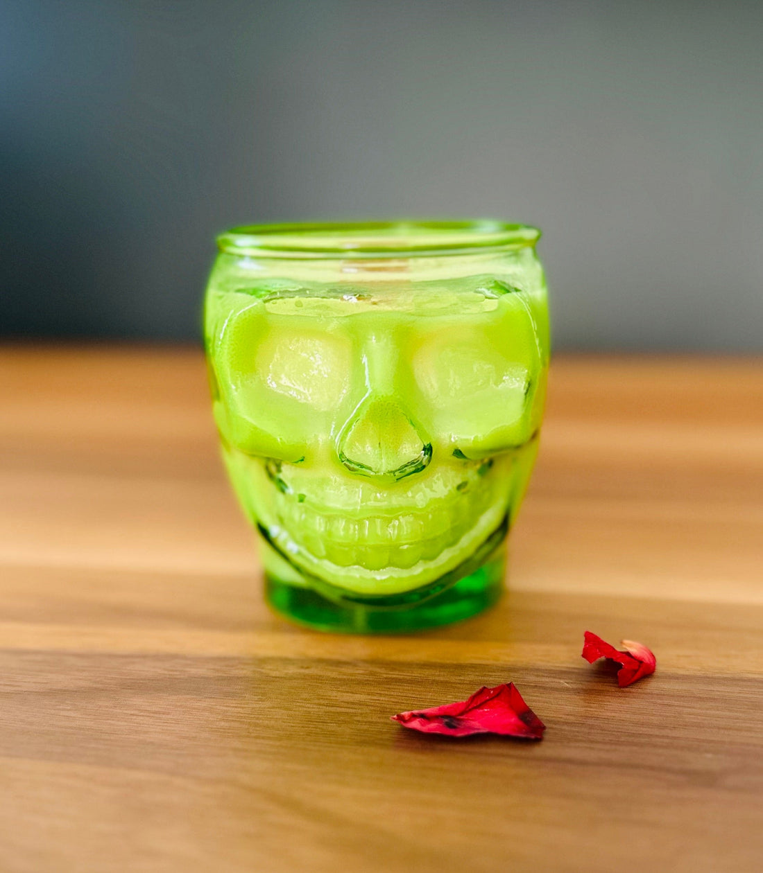This one’s electric.
Our neon green skull candle channels otherworldly energy for ritual nights and spooky vibes. Clean-burning, high-vibe, and Halloween-ready.