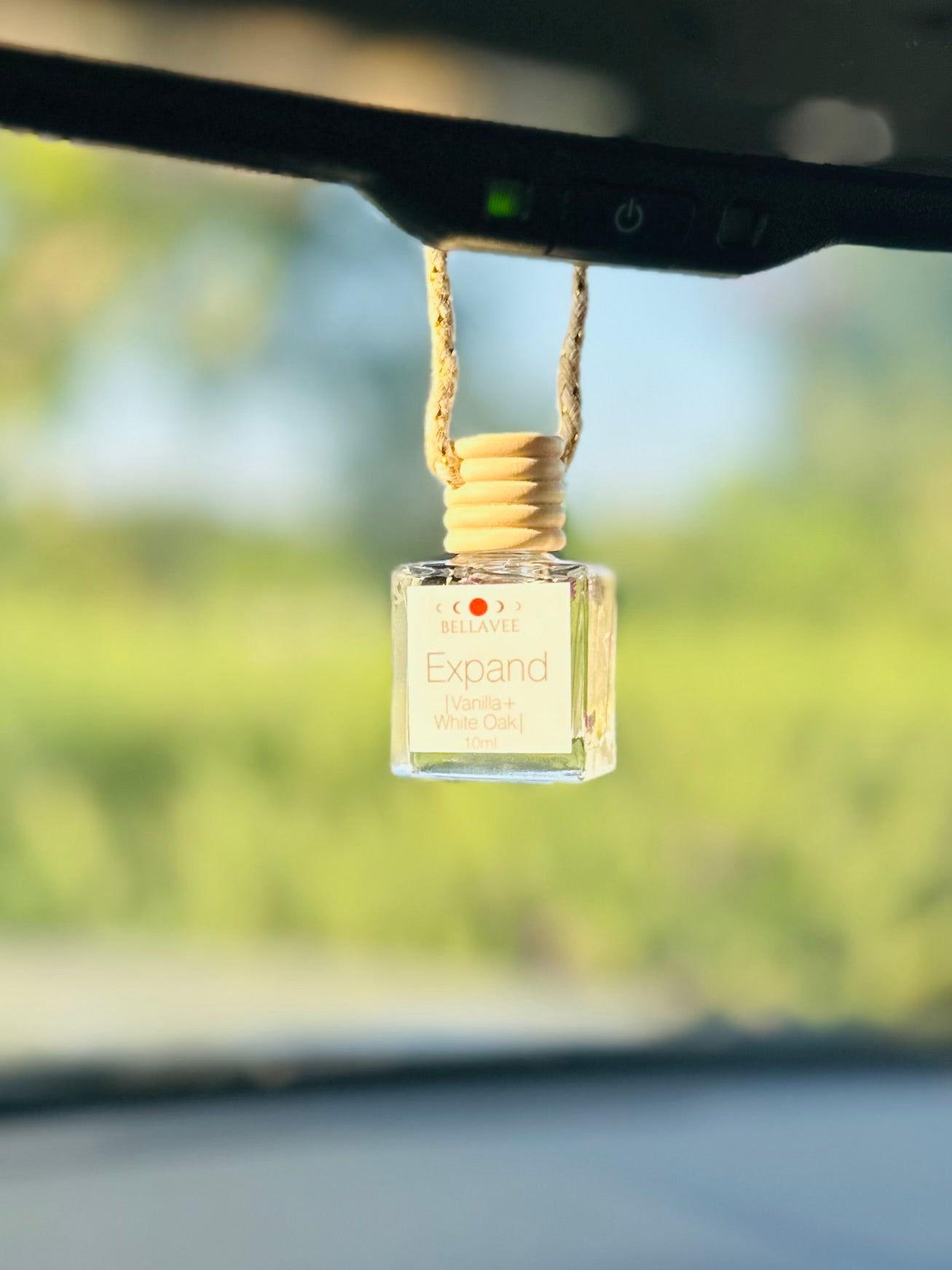 All-natural crystal car diffuser with eucalyptus and peppermint essential oils for stress relief