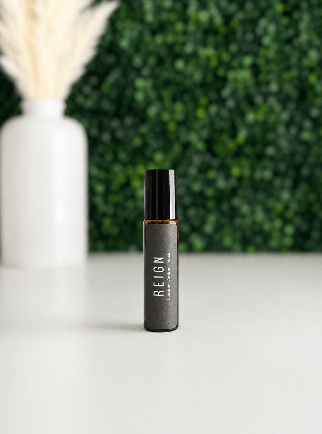 BellaVee Reign roll-on oil featuring notes of leather amber and musk
