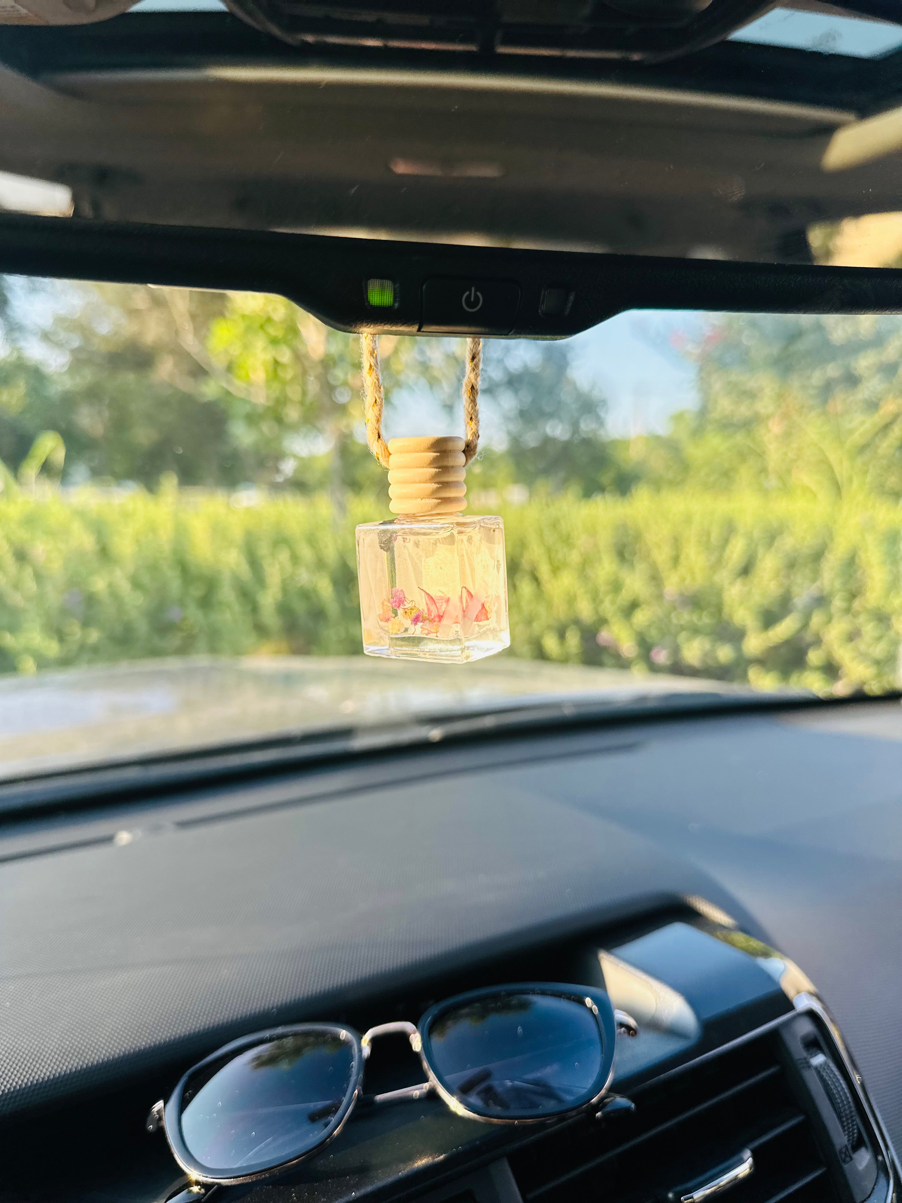 Organic car diffuser with a floral scent blend, designed to promote focus and clarity while driving.