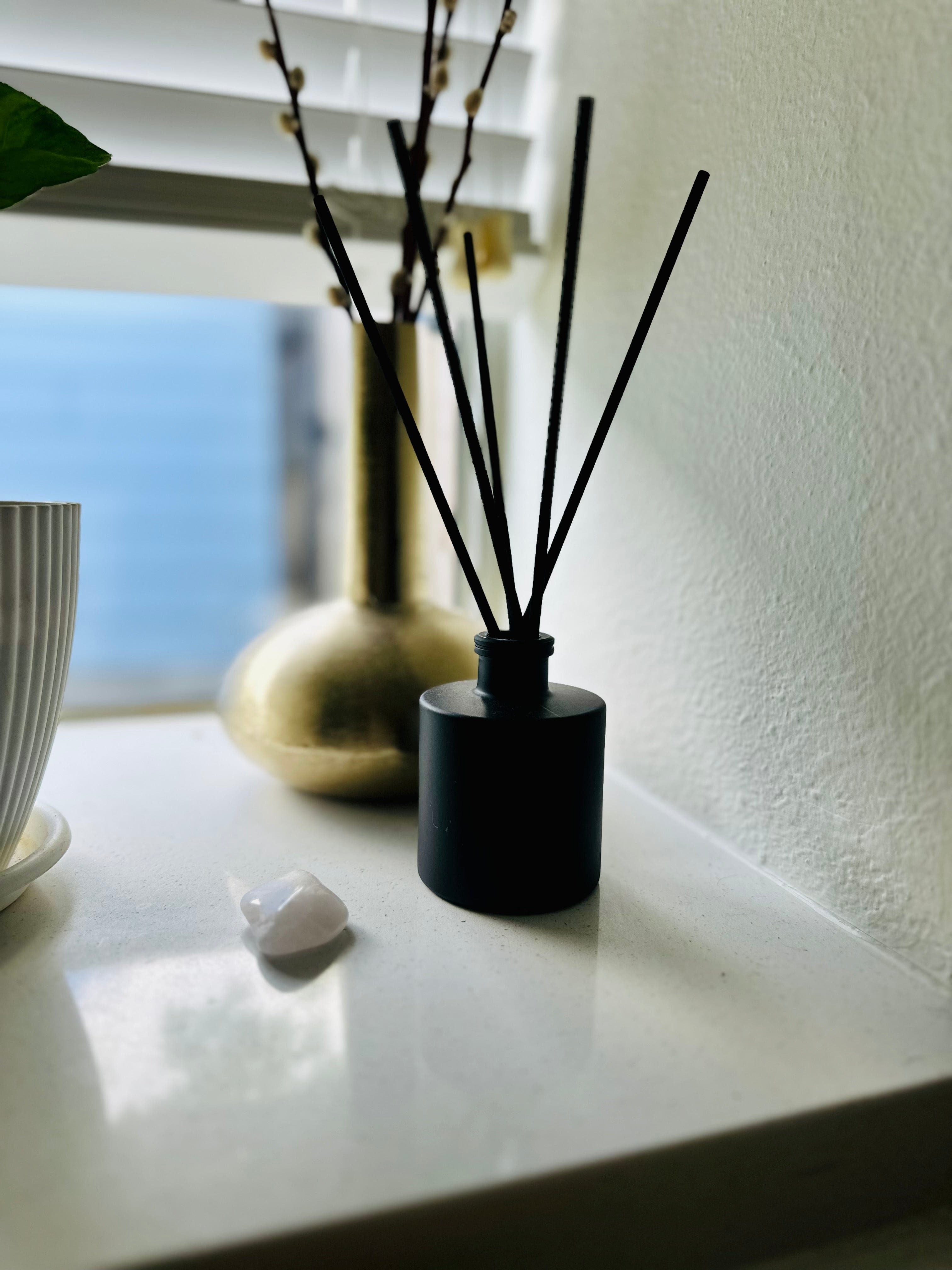 Black Matte Reed Diffuser – Frosted Juniper
