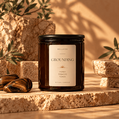 GROUNDING Tiger’s Eye crystal ritual candle in amber glass with wooden lid – Honey, Tobacco &amp; Tonka