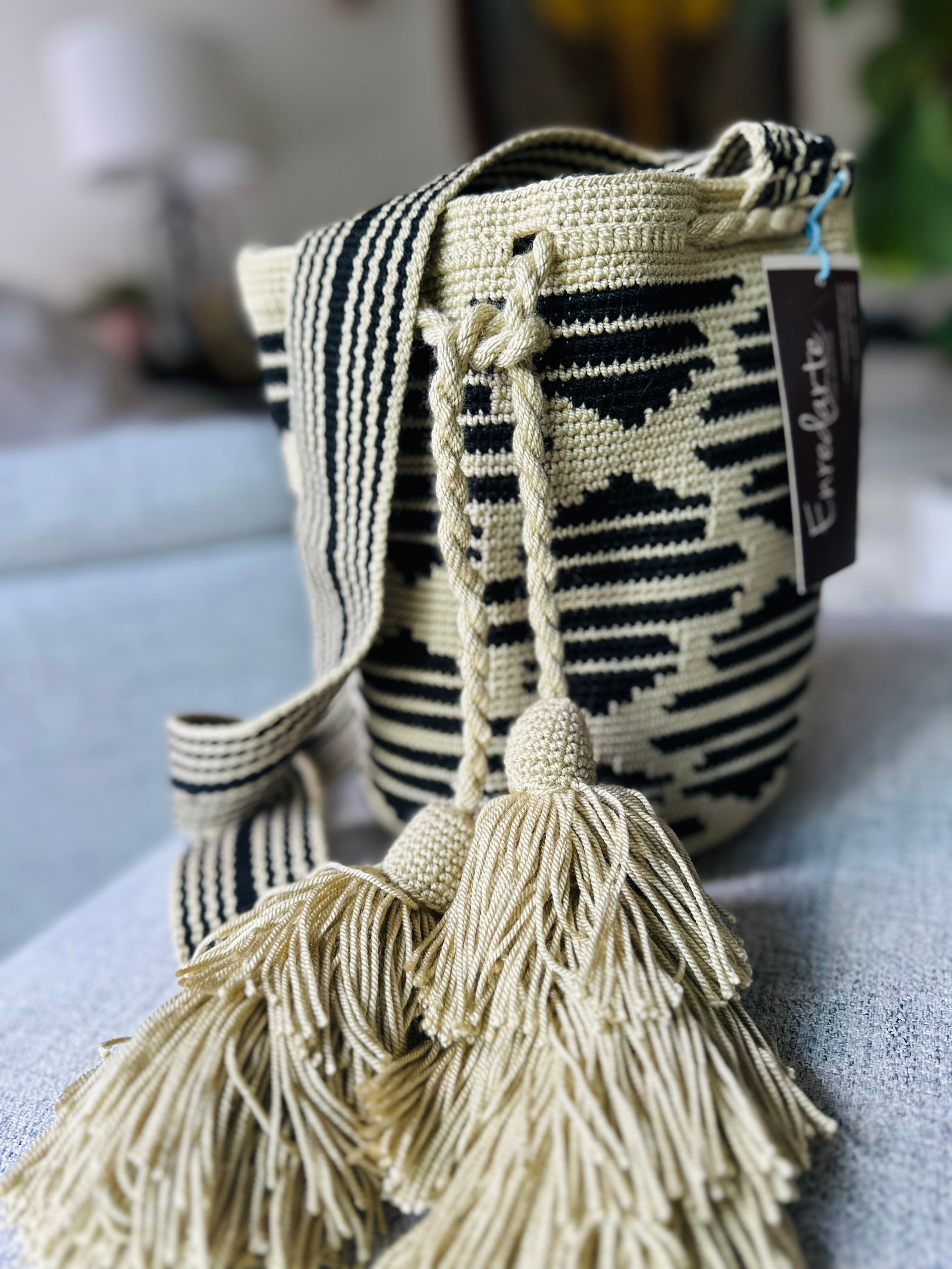 Tambalguarí Crossbody Bag, meticulously handmade in Colombia, represents the life spiral with its beautiful, culturally inspired design