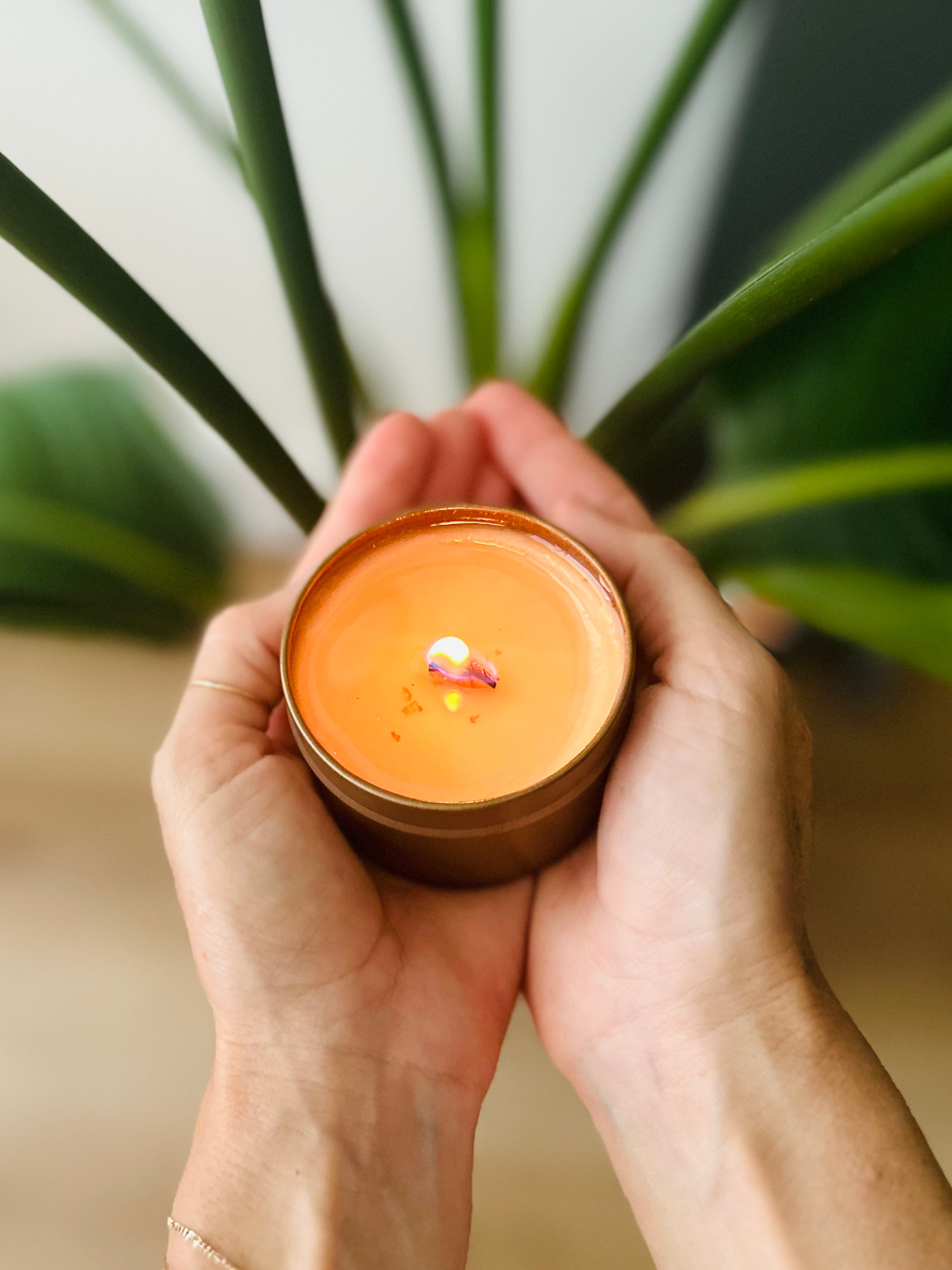 Mini crystal candle with a wooden wick and soothing scents, perfect for creating a peaceful, loving ambiance in any space