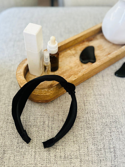 Obsidian Gua Sha for facial massage, helps clear negative energy and reduces tension, leaving your skin youthful and radiant