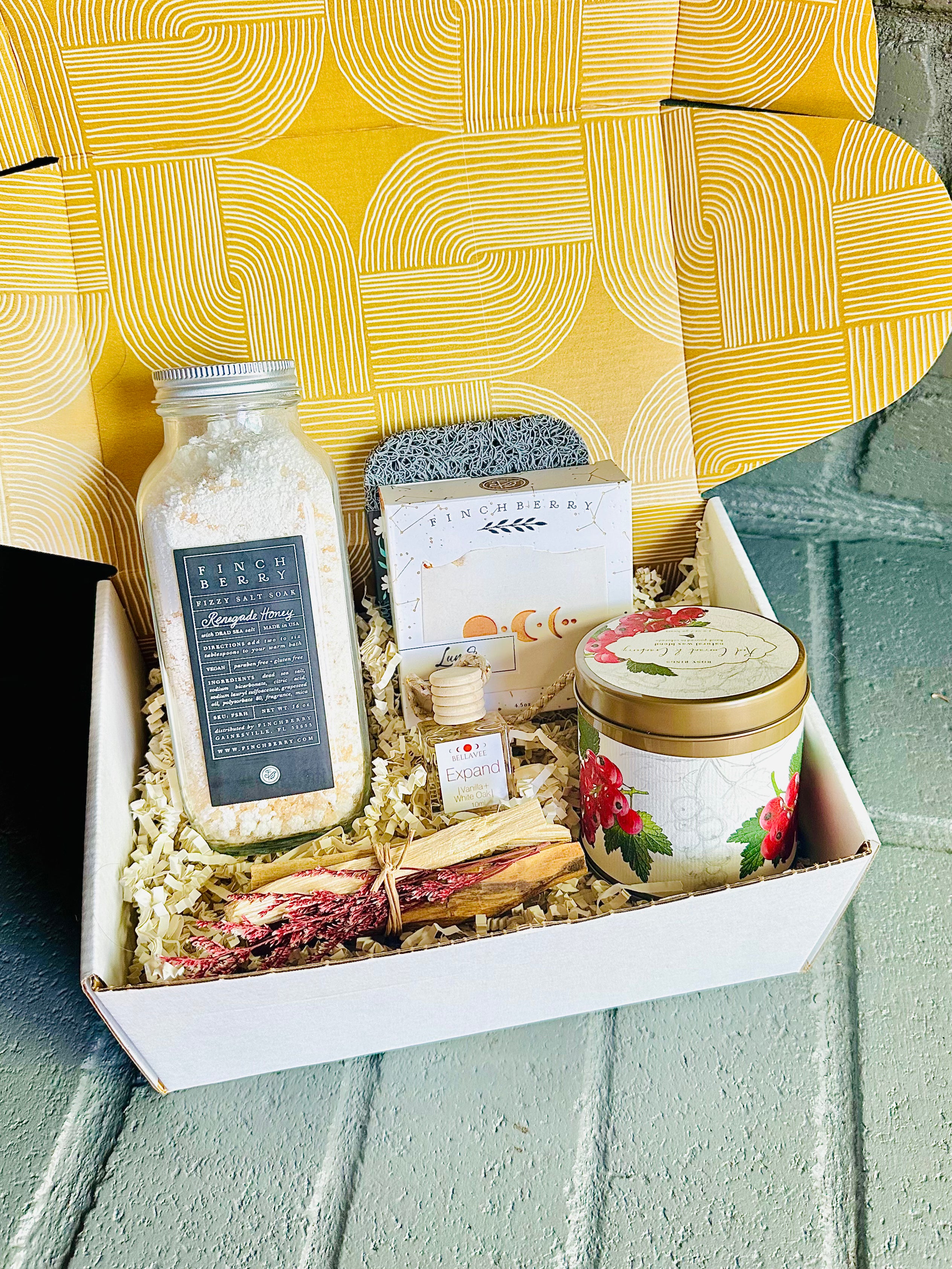 Golden Glow Gift Box: Indulge in relaxation with honey bath fizzies, vegan soap, and soothing scents for the perfect holiday treat.