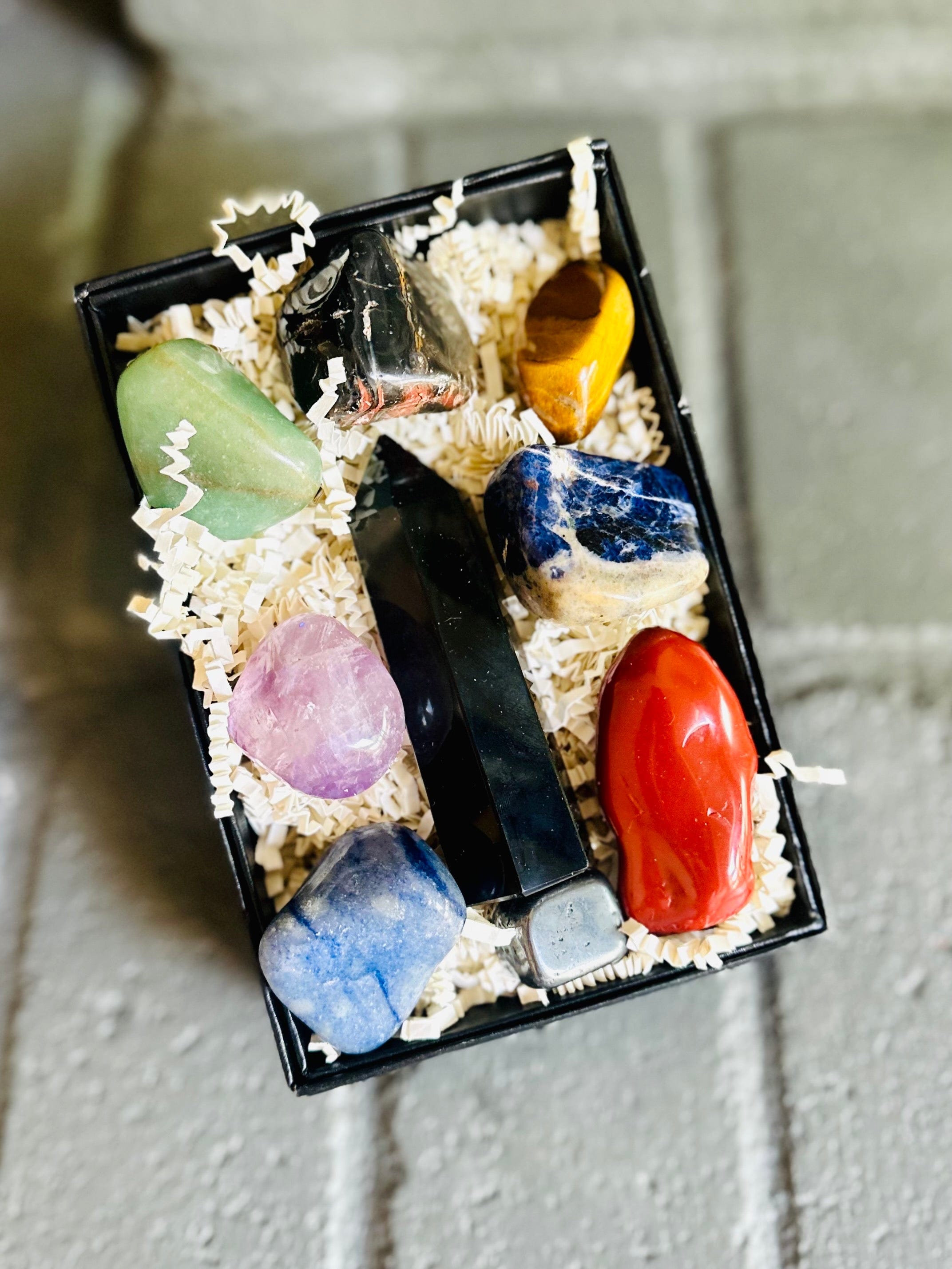 Bright hues of Amethyst, Tiger’s Eye, and Aventurine make the Balanced Energy Crystal Box a visually stunning source of positivit