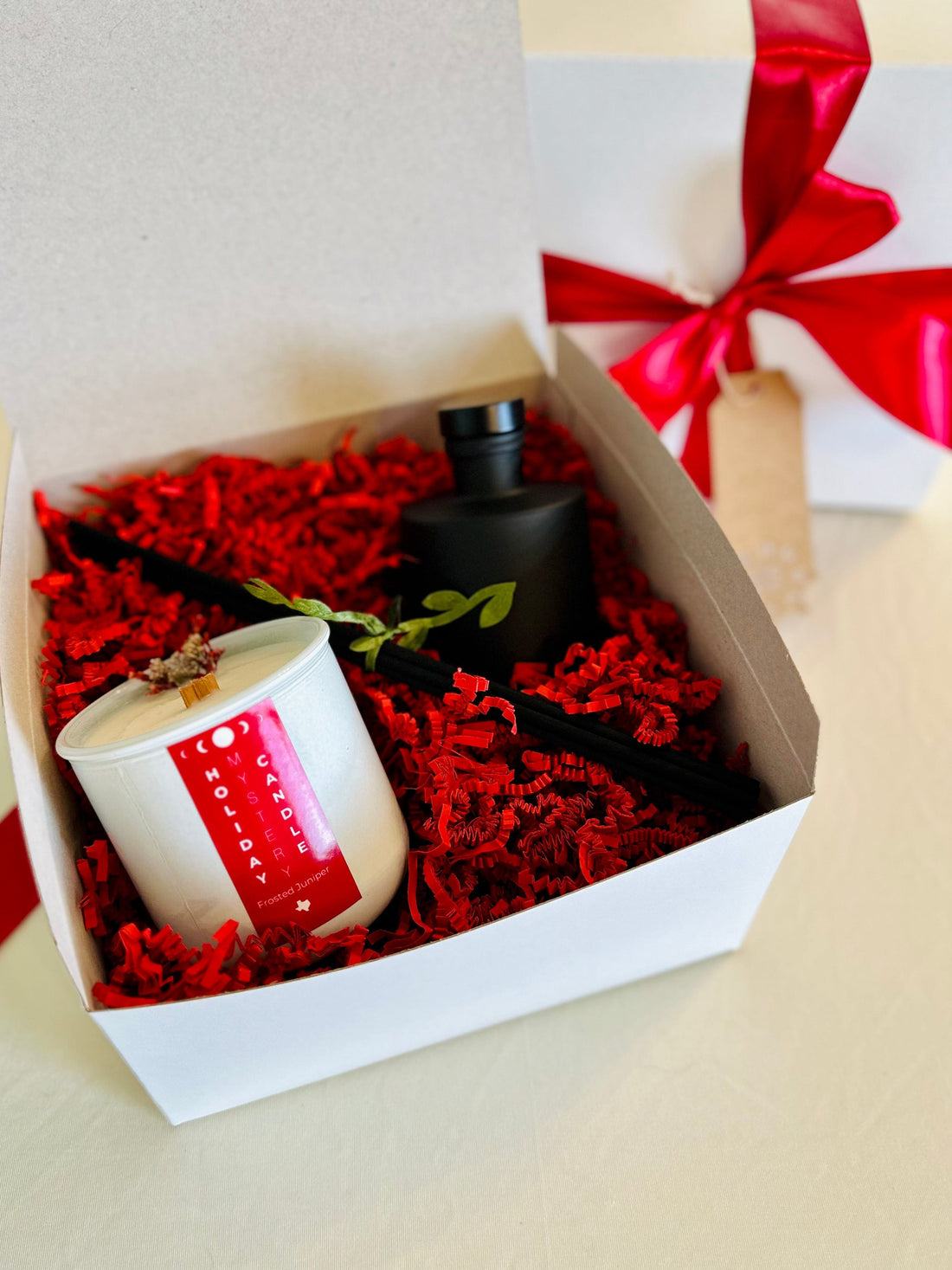 Holiday gift box with frosted juniper and matte black diffuser in frosted juniper 