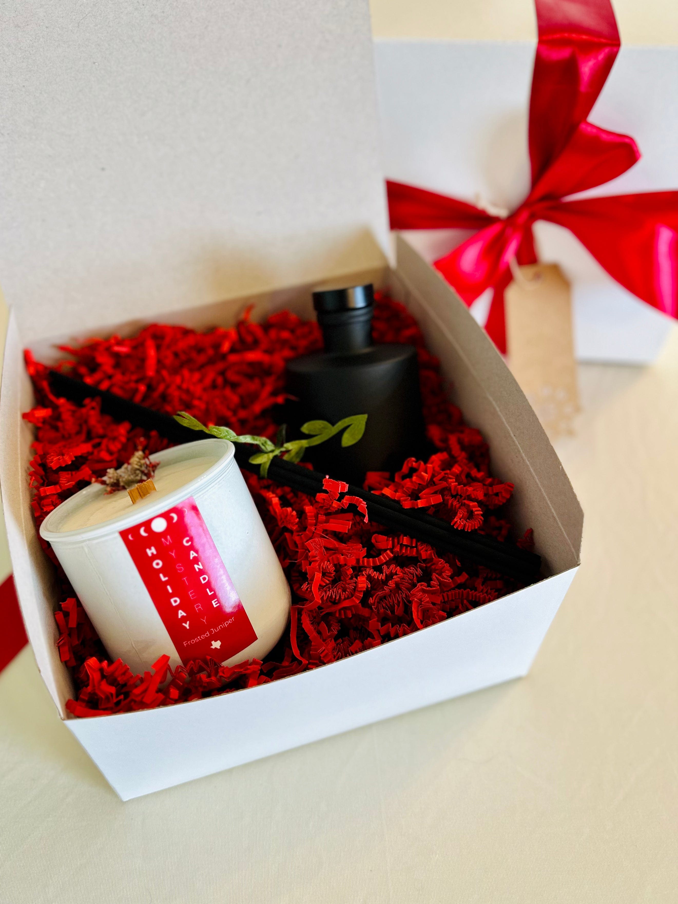 Holiday gift box with frosted juniper and matte black diffuser in frosted juniper 