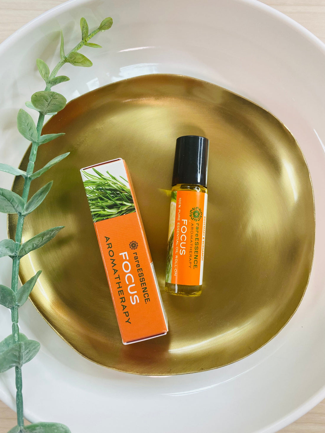 focus aromatherapy roll-on oil, 100% pure essential oils blend with bergamot, lemon, rosemary, in organic jojoba oil for focus and clarity