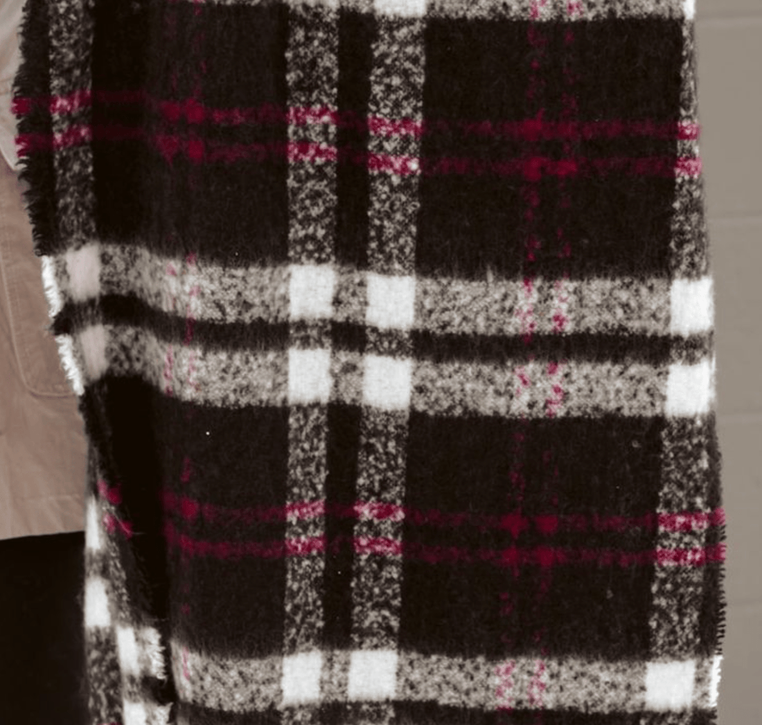 Black Lizzy Scarf brings effortless sophistication to any look, making it perfect for both casual wear and as a winter gift