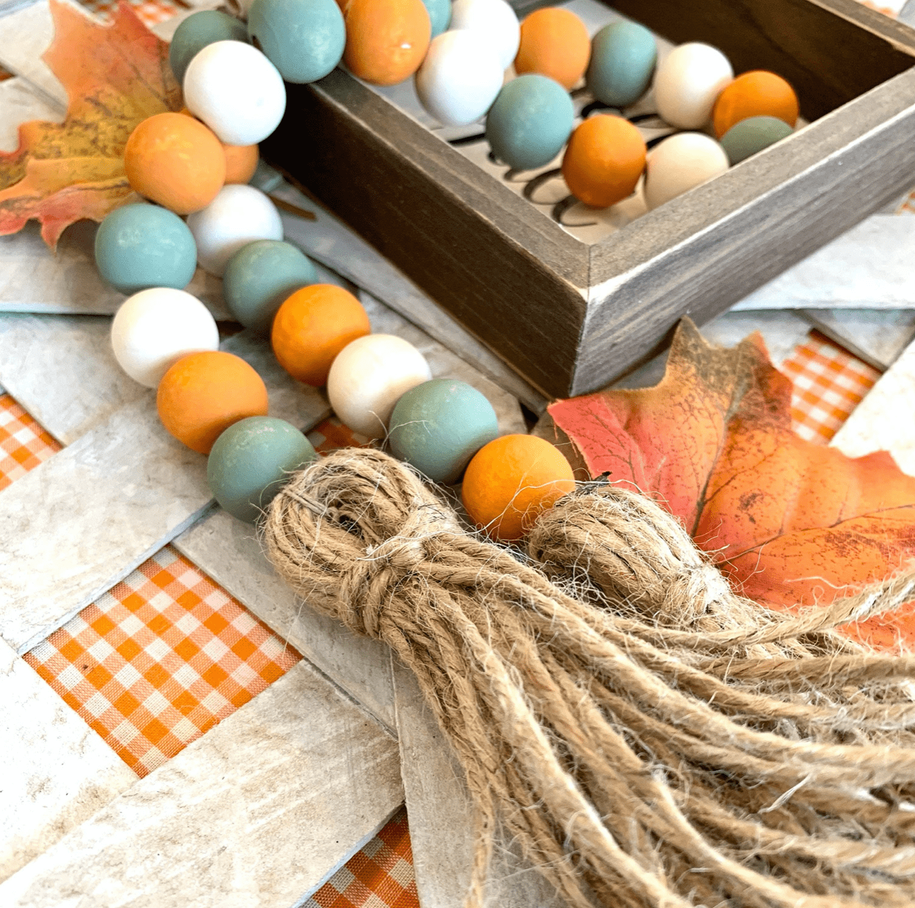Fall-inspired beaded garland, a charming addition to your home, bringing warmth and seasonal charm for the holidays