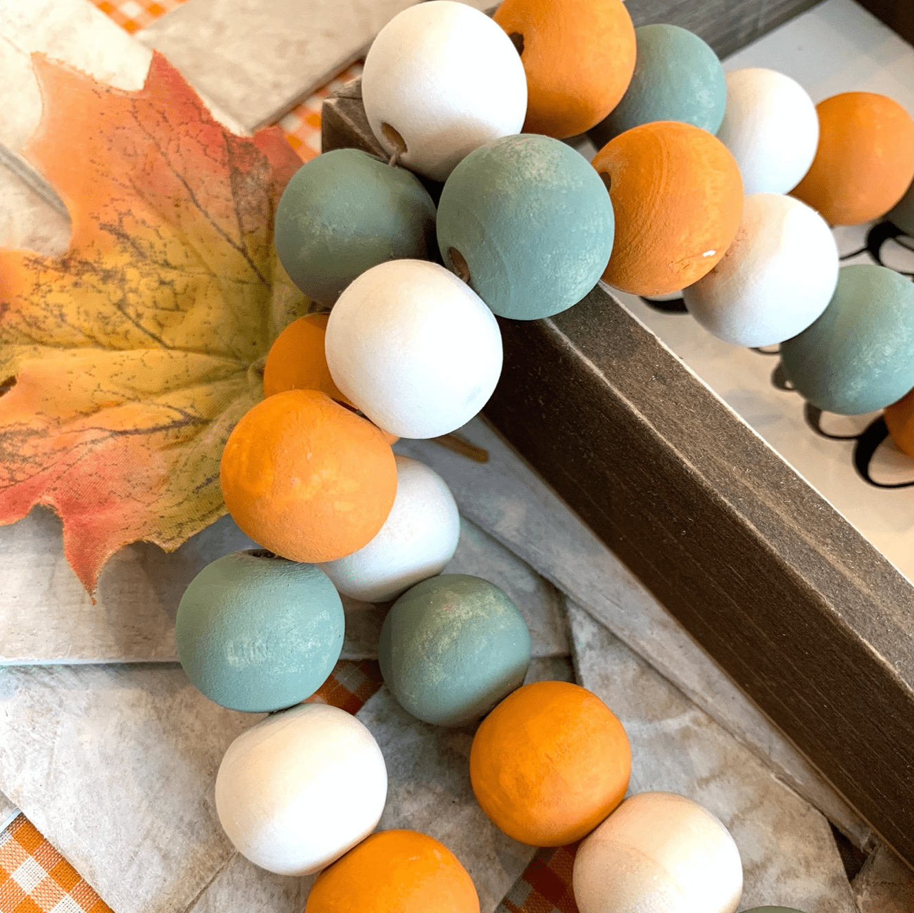 Welcome fall with this beaded garland, ideal for creating a festive and inviting atmosphere in any space