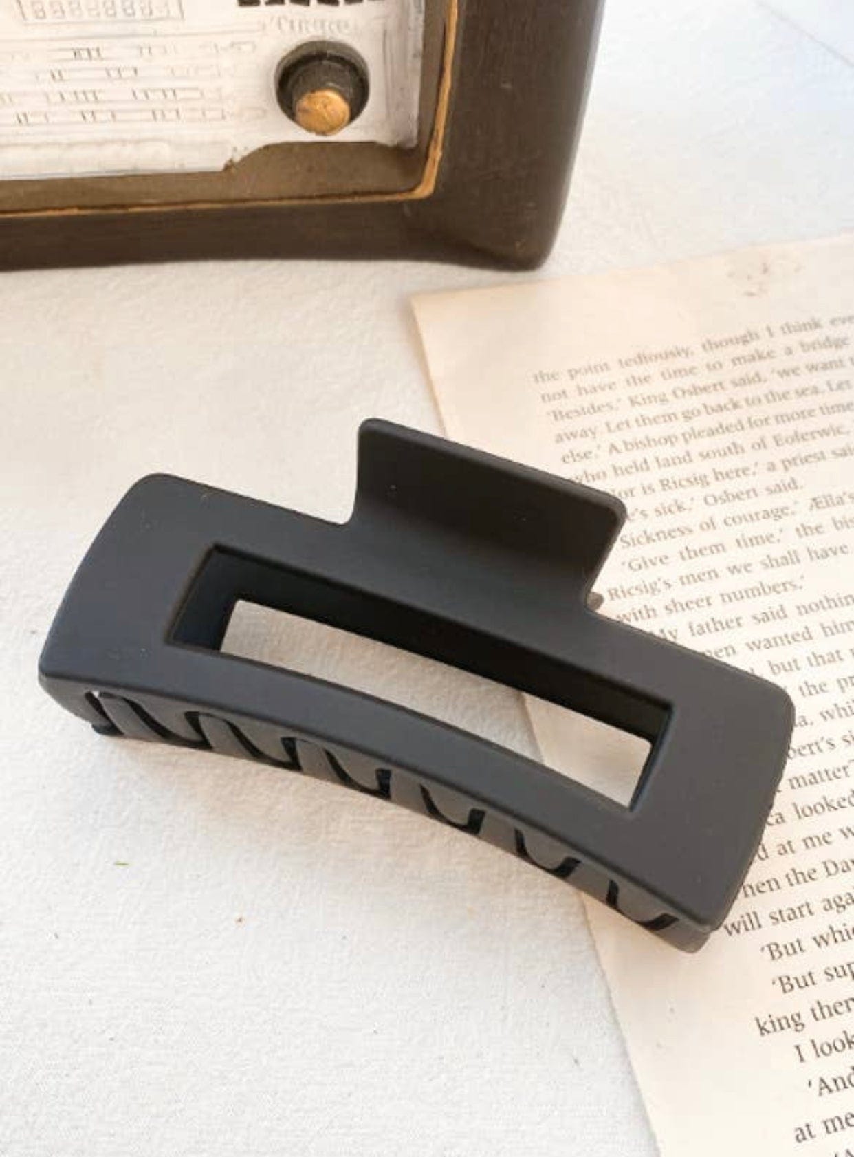 Sophie Matte Claw in black, perfect for holding thick hair with a soft matte finish, adding a chic touch to any look.