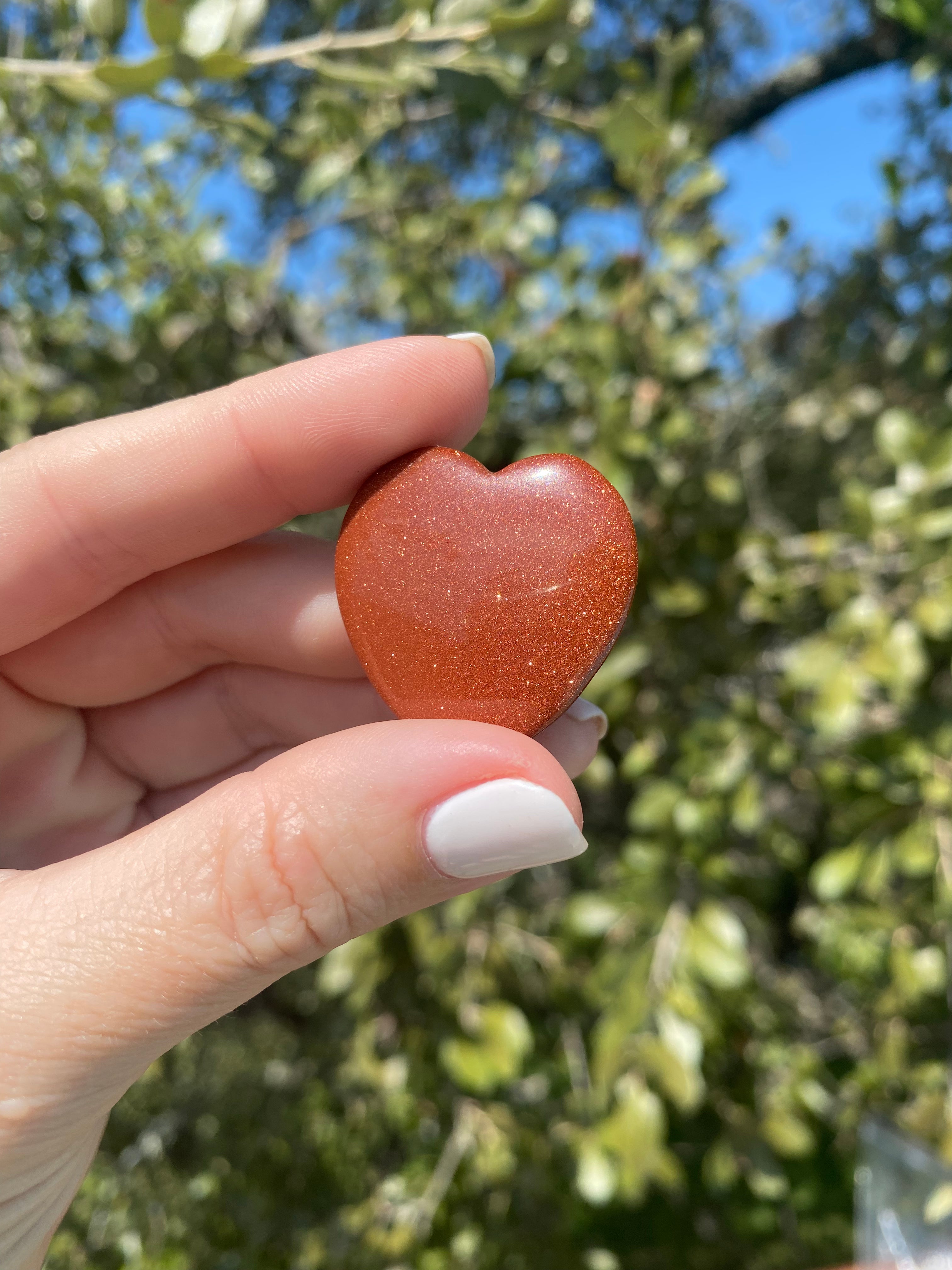 Goldstone heart, a stone of ambition, promotes vitality and confidence, perfect for manifesting dreams and deflecting negativity