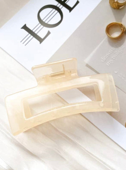 clear Jelly Claw, a versatile retro accessory, made to hold thick hair while blending seamlessly with any style or outfit