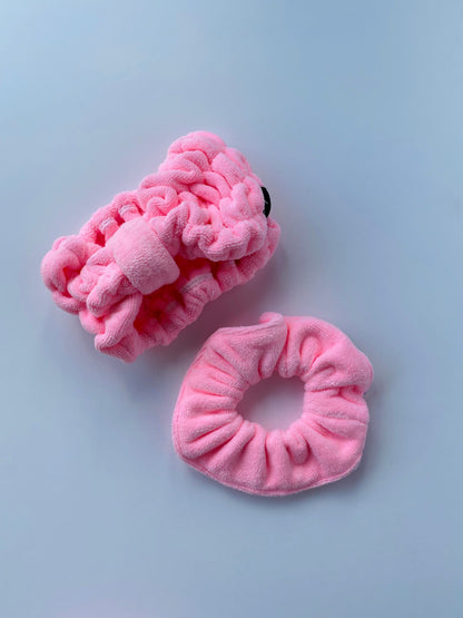 Mya Microfiber Scrunchie, soft pink and absorbent, ideal for keeping your hair in place during skincare or a spa night