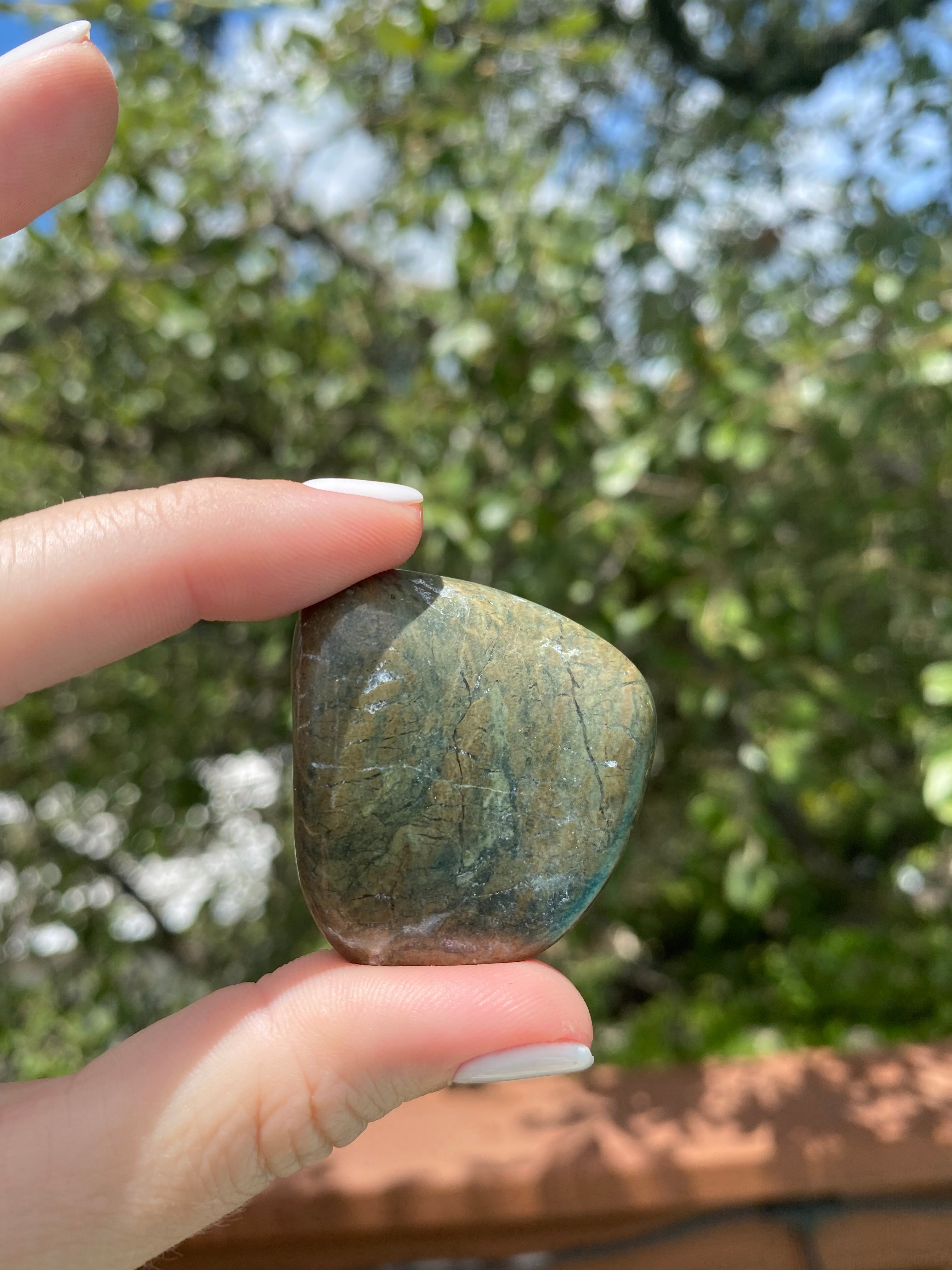 Green Jasper tumble under the sun, radiates its calming energy, ideal for promoting emotional and spiritual balance in your life