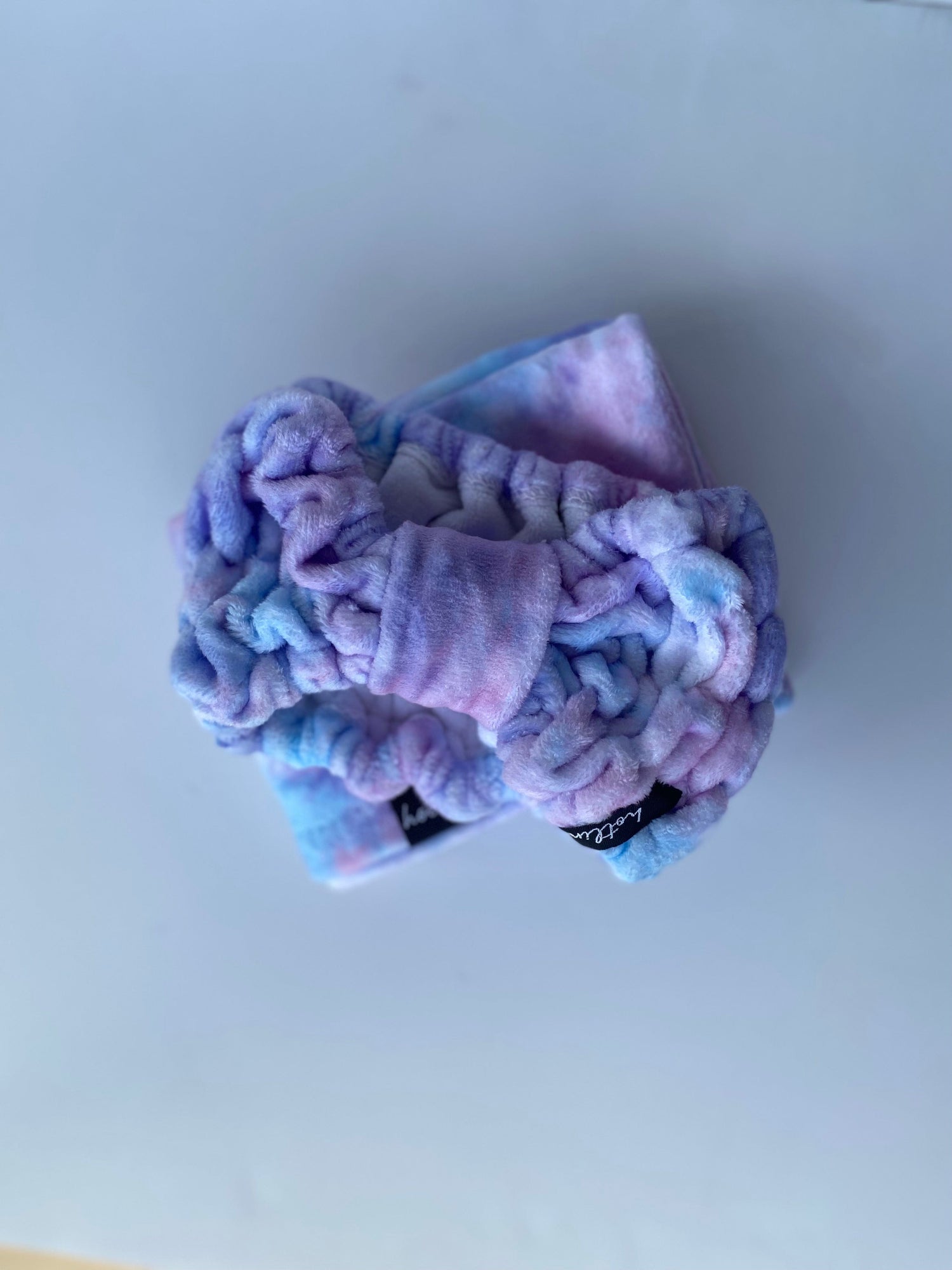 Enjoy the softness of the purple tie-dye headband, made with quality microfiber fabric that provides a comfortable, spa-like feel every time