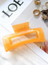 Orange Jelly Claw, ideal for thick hair, combines a retro look with a vibrant pop of color. Perfect to add to your bundle!