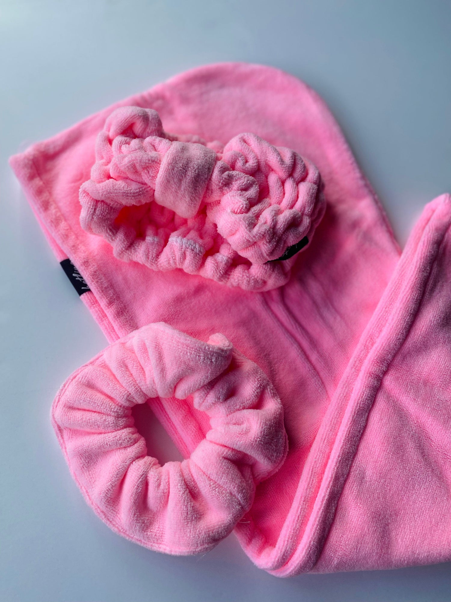 Finish your spa night in style with the soft pink Mya Microfiber Scrunchie, a cozy and multifunctional accessory
